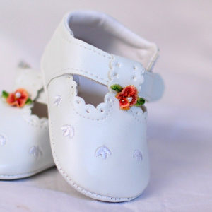 Zapatos para un bebé que gatea